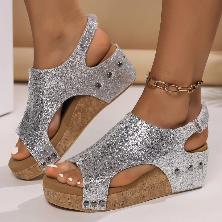 Briellae – Keilsandalette in matt und glitzernd – Bild 6