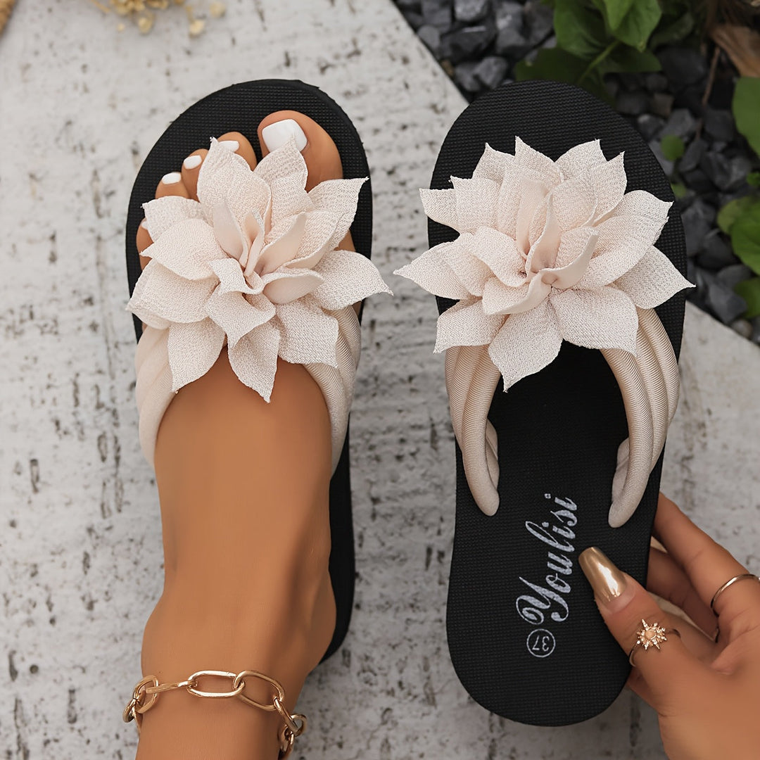 Karla – Sandalen mit Blütendetail – Bild 1