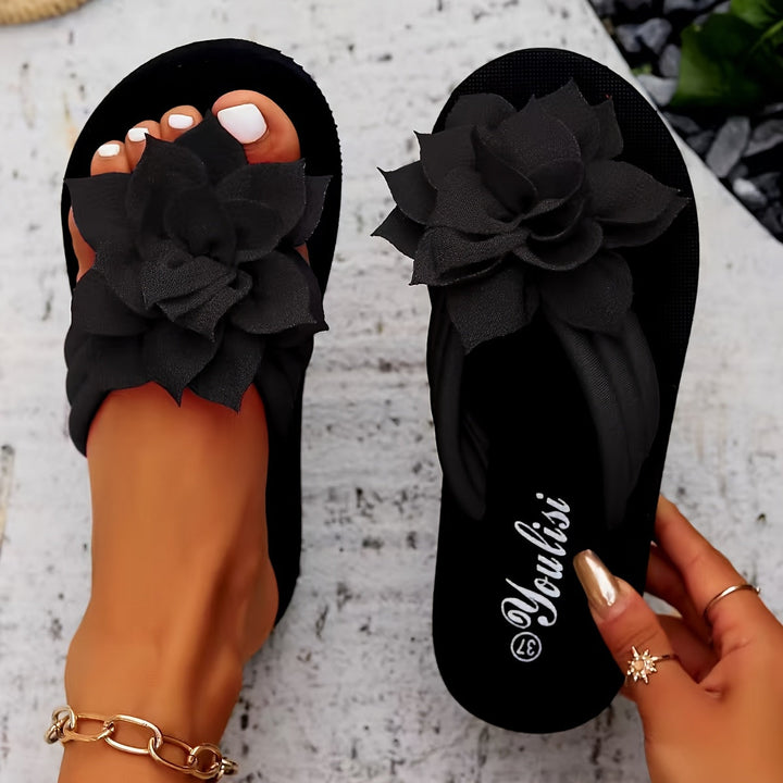 Karla – Sandalen mit Blütendetail – Bild 7