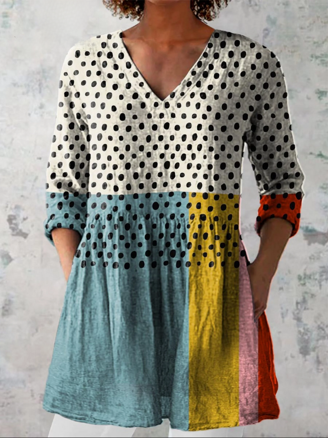 Evelyn – Lange Bluse mit V-Ausschnitt – Bild 1