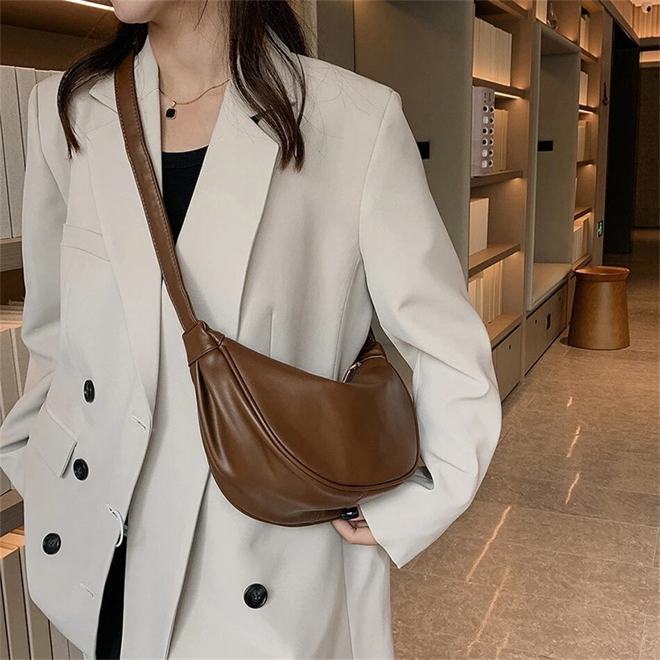 Carina – Sanfte Tasche in Lederoptik – Bild 9