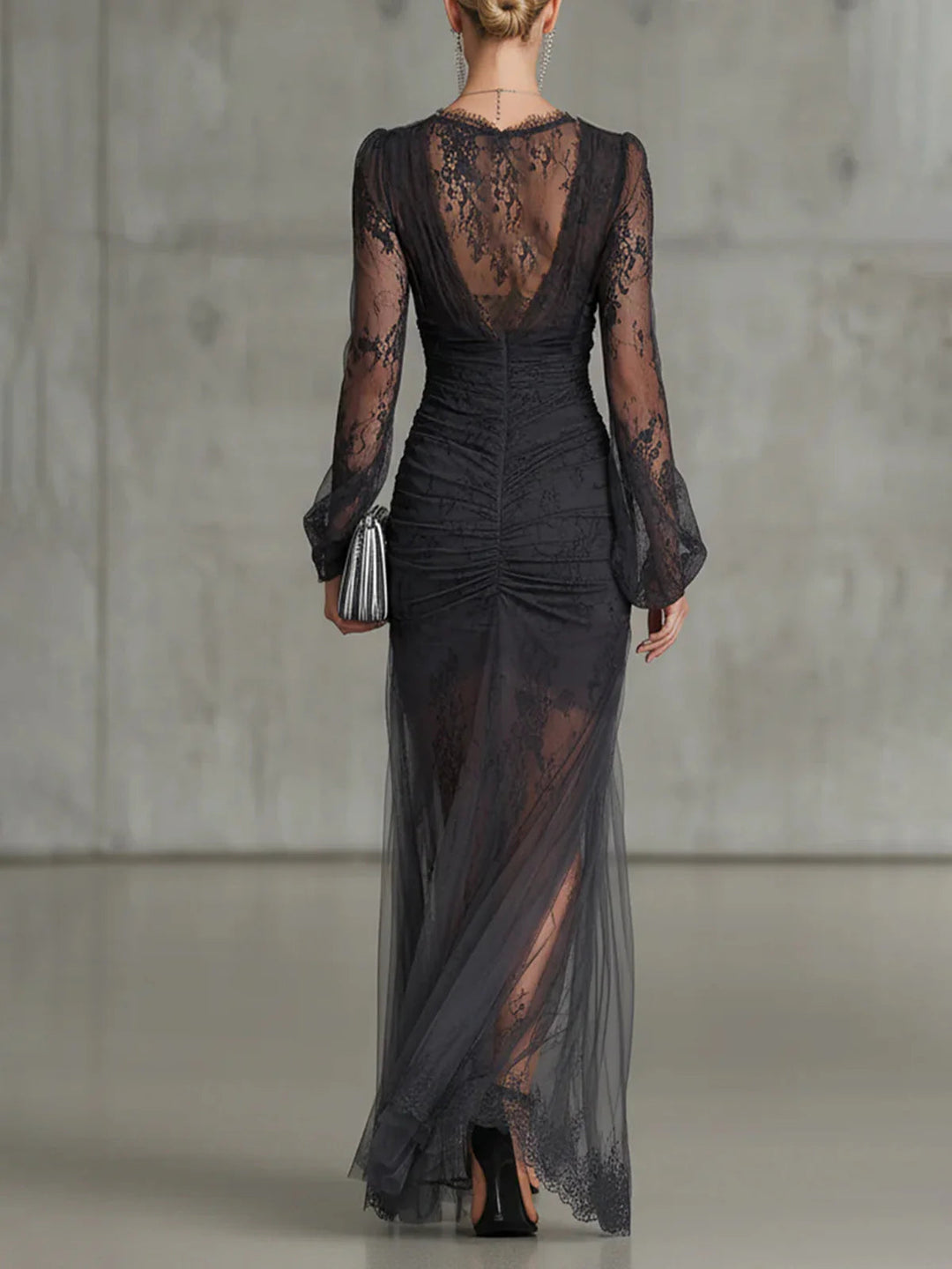Laura – Gerafftes Spitzen-Maxikleid – Bild 3