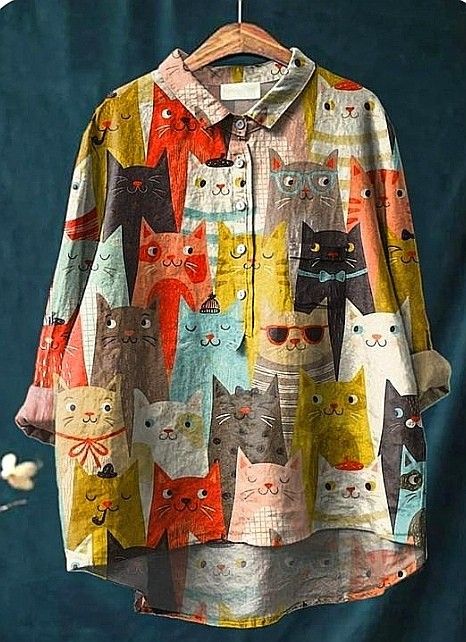 Alina – Künstlerische Katzenbluse – Bild 1