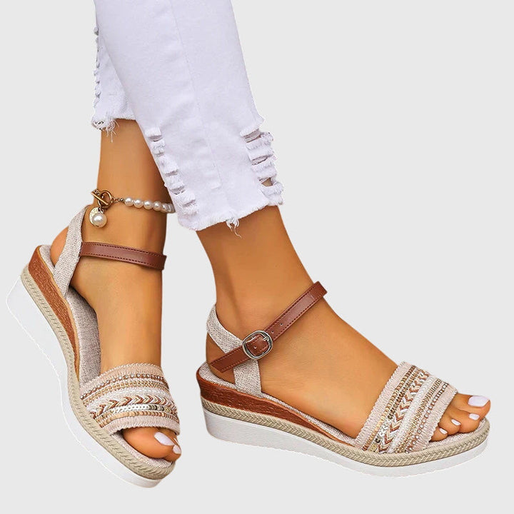 Alina – Leichte moderne Sandalen – Bild 1