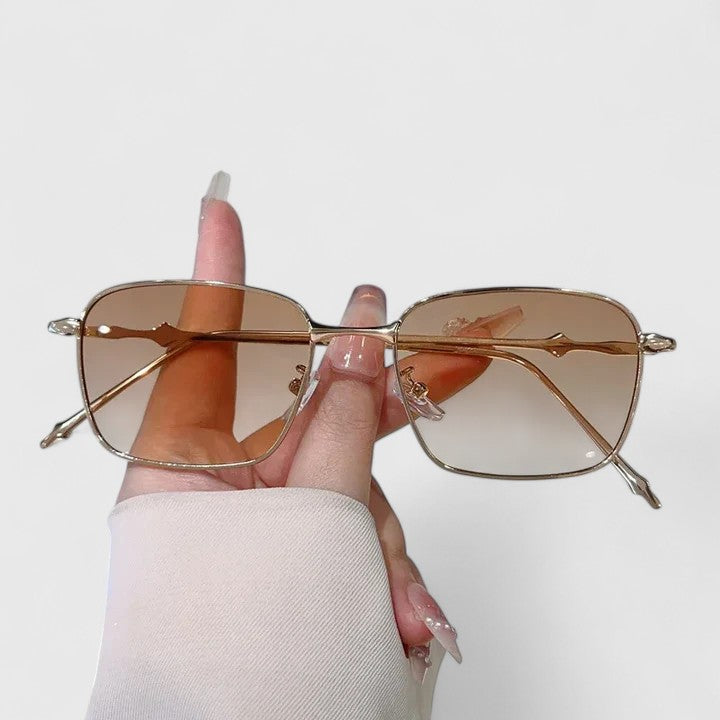 Luna – Elegante Sonnenbrille mit Goldakzenten – Bild 4