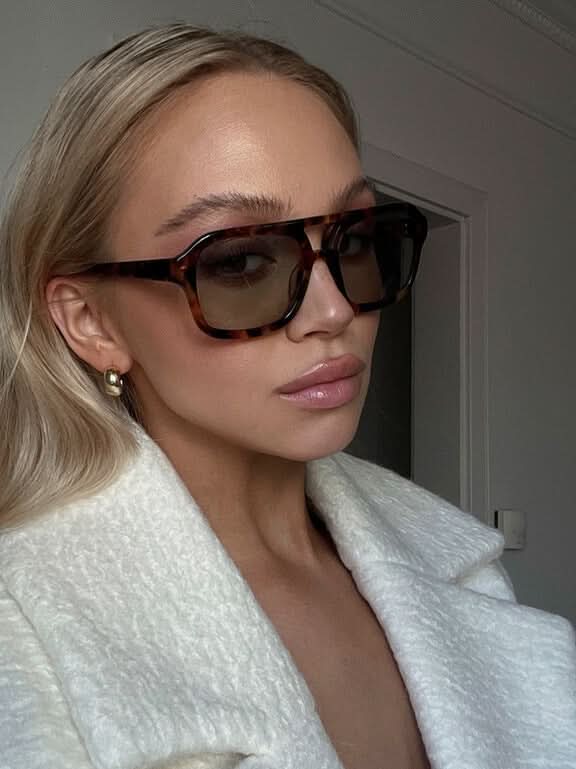 Madita – Elegante Sonnenbrille mit Farbakzent – Bild 10