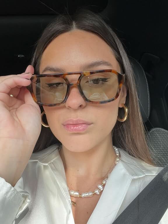 Madita – Elegante Sonnenbrille mit Farbakzent – Bild 11