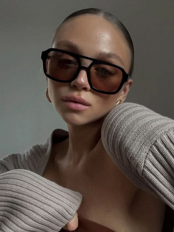 Madita – Elegante Sonnenbrille mit Farbakzent – Bild 12