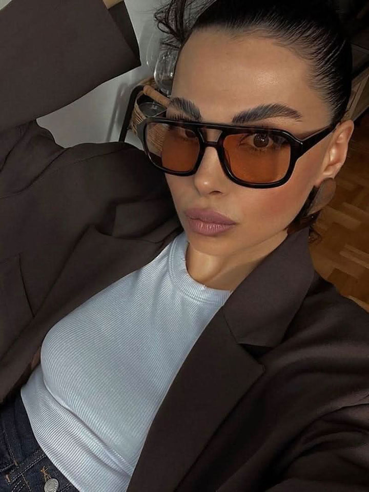 Madita – Elegante Sonnenbrille mit Farbakzent – Bild 13