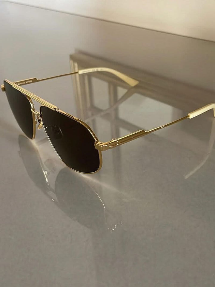 Mona – Raffinierte Sonnenbrille – Bild 9