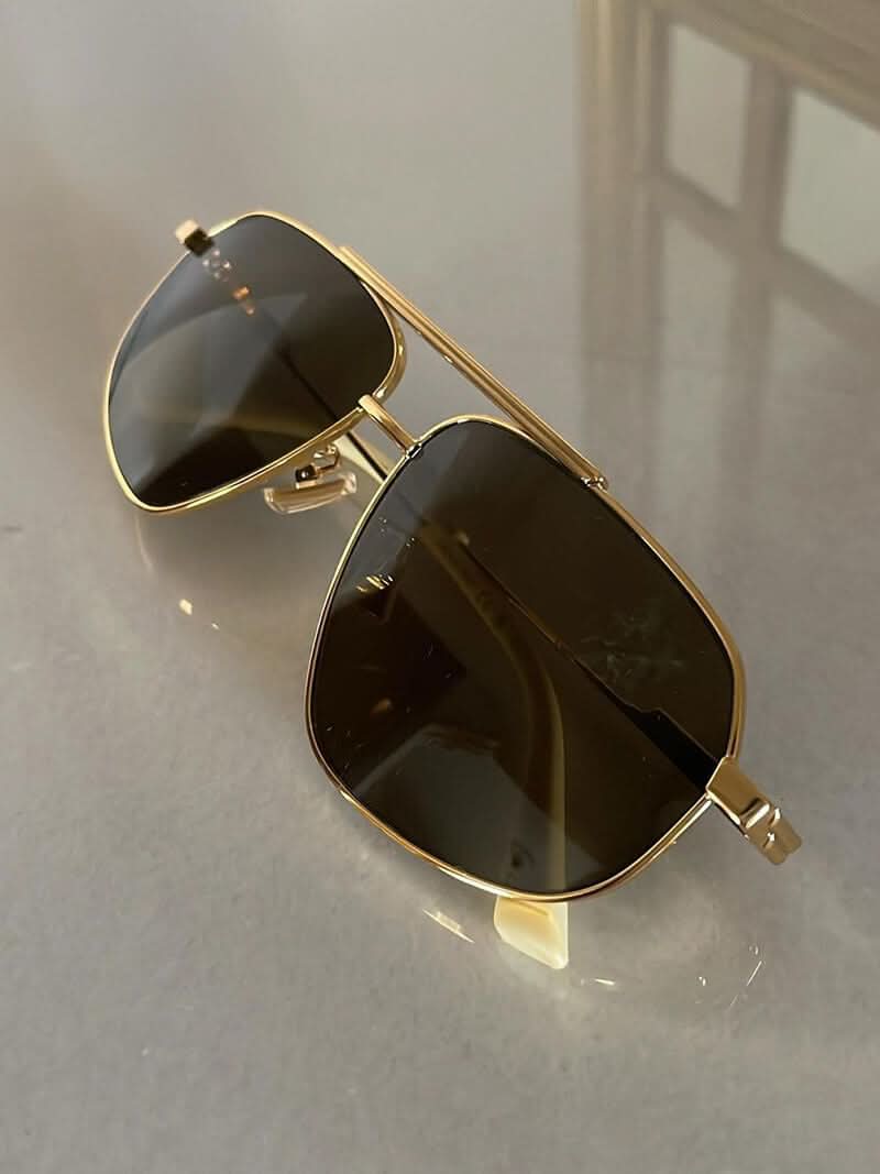 Mona – Raffinierte Sonnenbrille – Bild 10