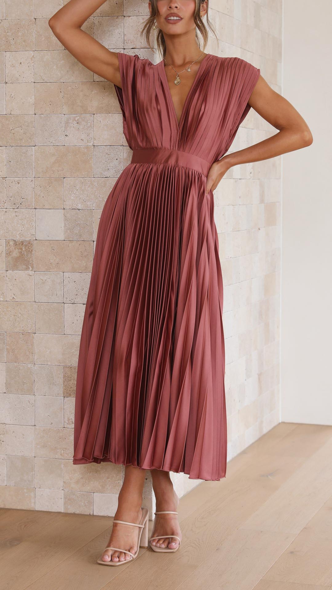 Sina – Elegantes Plisseekleid – Bild 3