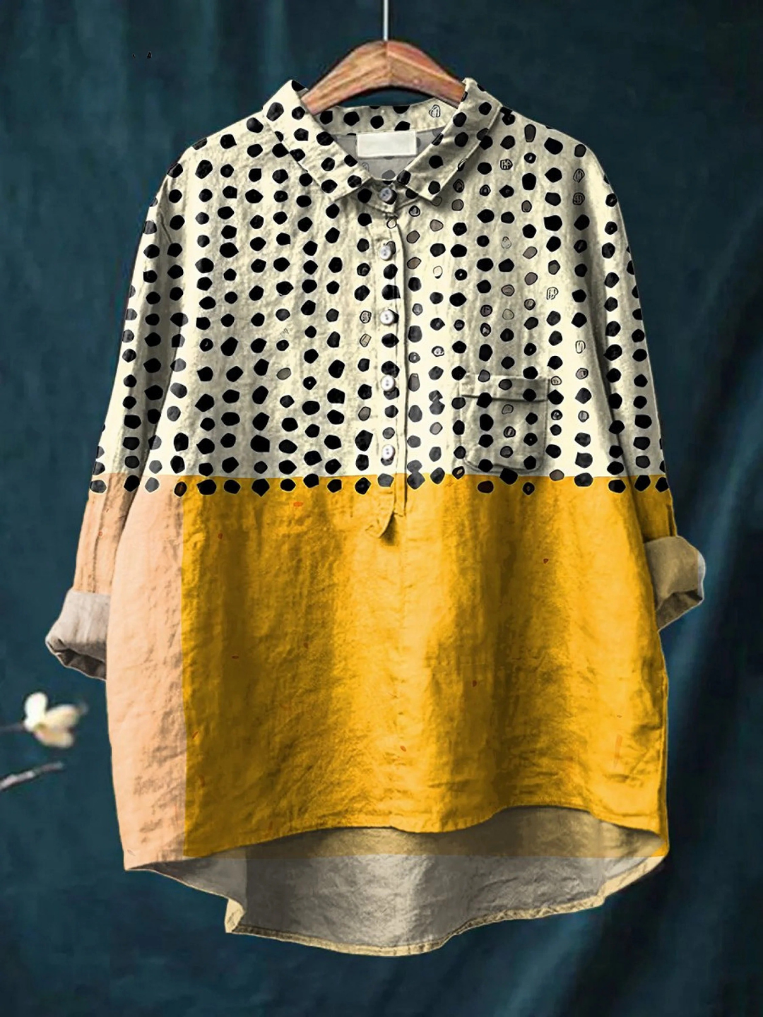 Kira – Verspielte Punktebluse – Bild 1