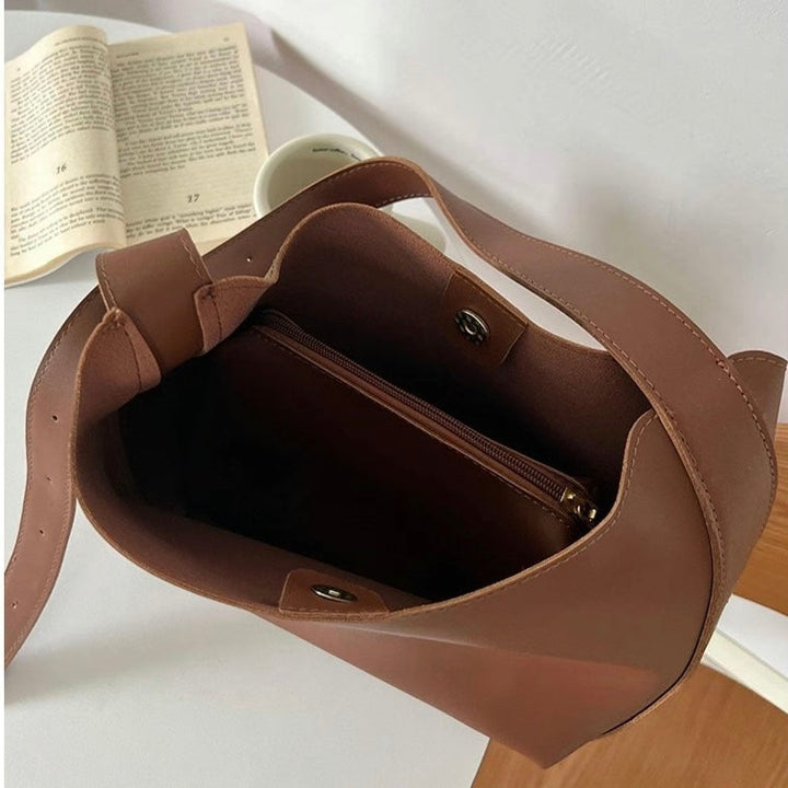 Janna – Elegante Tasche in Leder-Optik – Bild 9