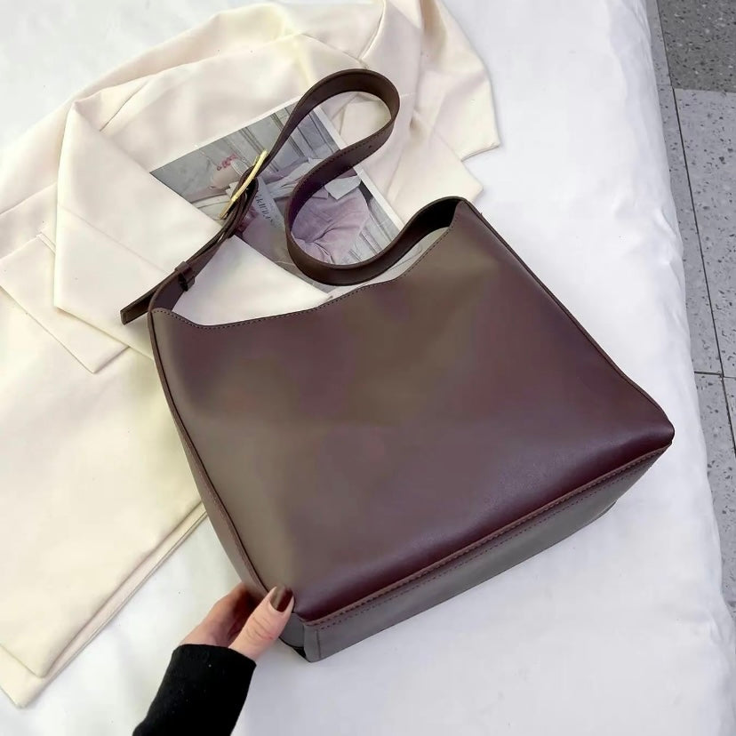 Janna – Elegante Tasche in Leder-Optik – Bild 11
