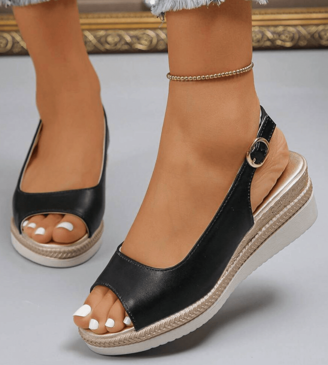 Zoe – Sandalen in Weiß, Schwarz und Gold – Bild 2